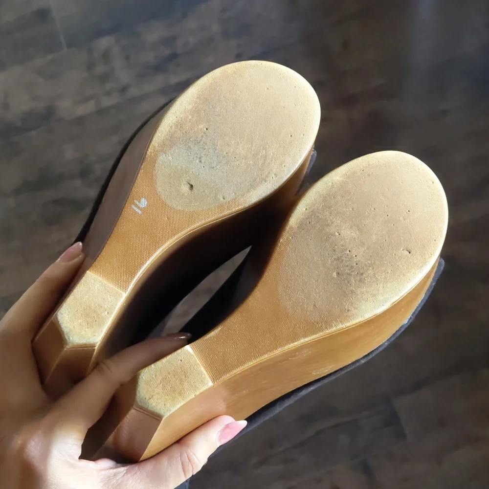 Zigi Soho Black Wedges